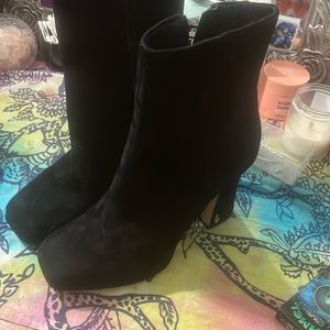 Not sure what brand but super cute never worn